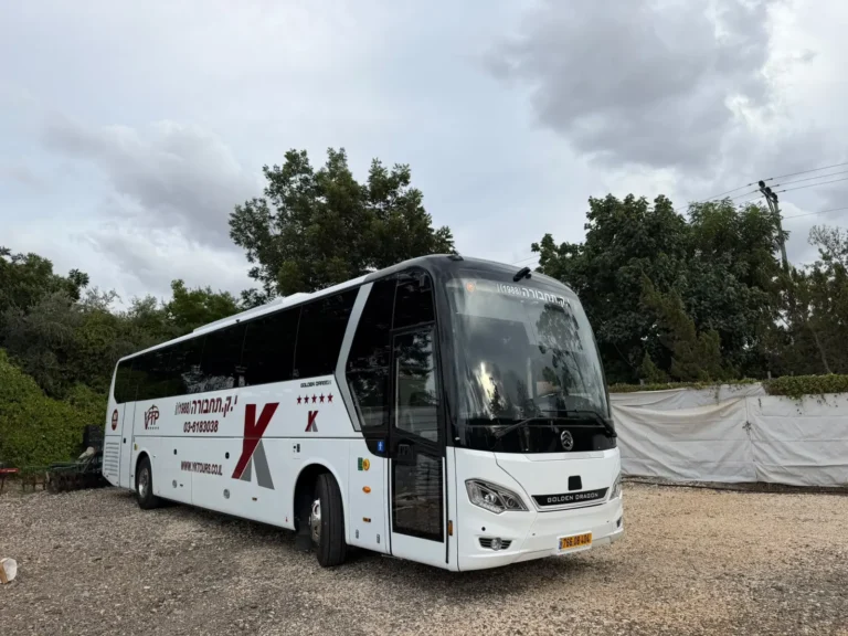 אוטובוס תיירים 60 מקומות של י.ק תחבורה