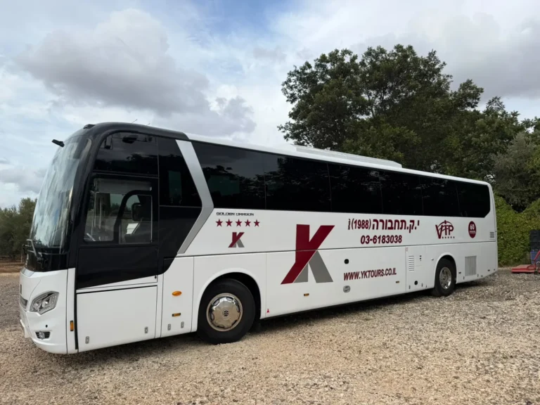 אוטובוס 60 מקומות של י.ק תחבורה — מבט מהצד